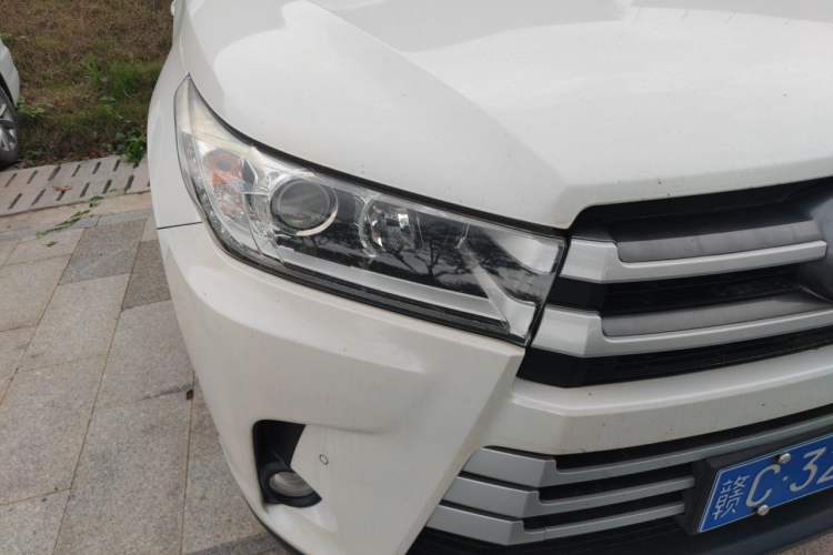 Used Toyota Highlander 2018 2.0T Two-Wheel-Drive Luxury Edition 7 Seats Emission Standard China V Right Front Headlight