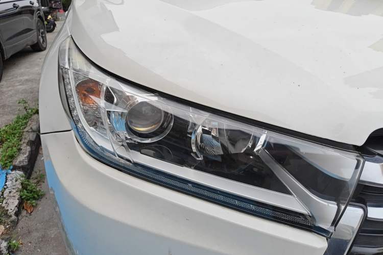 Used Toyota Highlander 2018 2.0T Four-Wheel Drive Prestige Version 7 Seats China V Emission Standard Right Front Headlight