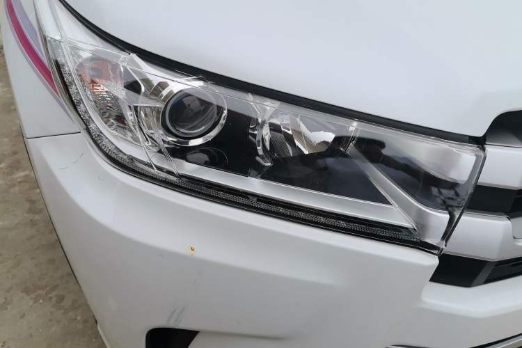 Used Toyota Highlander 2018 2.0T Two-Wheel Drive Elite Version 5 Seats China VI Standard Right Front Headlight