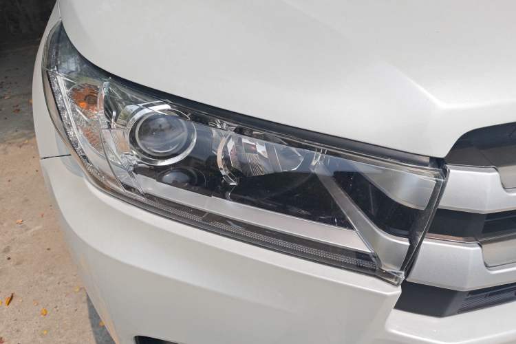 Used Toyota Highlander 2018 2.0T Four-Wheel Drive Luxury Version 7 Seats China VI Standard Right Front Headlight