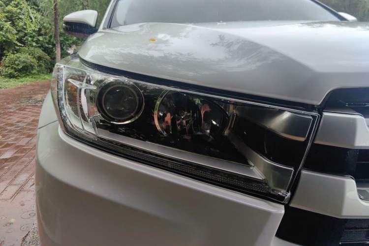 Used Toyota Highlander 2018 2.0T Four-Wheel Drive Luxury Version 7 Seats China VI Standard Right Front Headlight