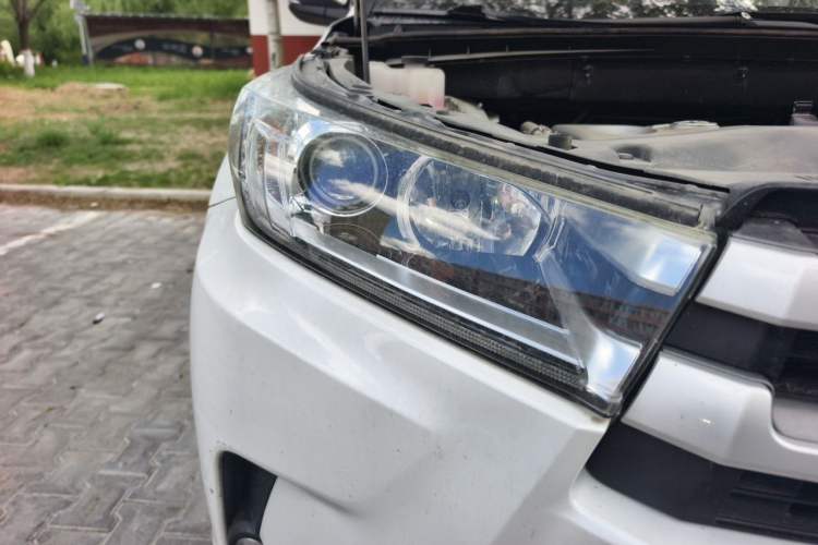 Used Toyota Highlander 2018 2.0T Two-Wheel Drive Elite Version 5 Seats China VI Standard Right Front Headlight
