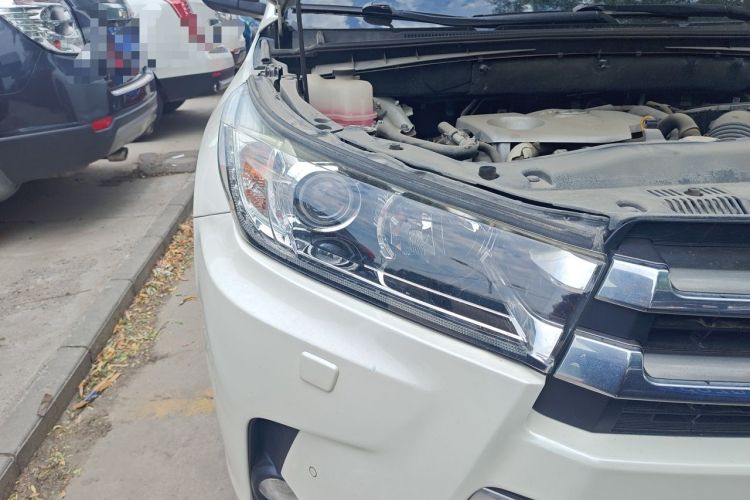 Used Toyota Highlander 2018 2.0T Four-Wheel Drive Supreme Edition 7-Seater China VI Right Front Headlight