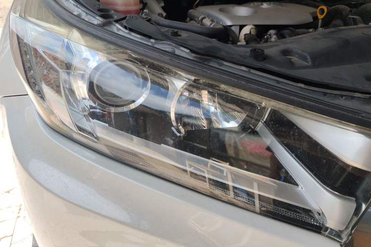 Used Toyota Highlander 2018 2.0T Four-Wheel Drive Prestige Version 7 Seats China VI Standard Right Front Headlight