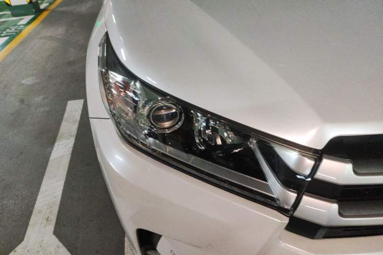 Used Toyota Highlander 2018 2.0T Four-Wheel Drive Luxury Version 7 Seats China VI Standard Right Front Headlight