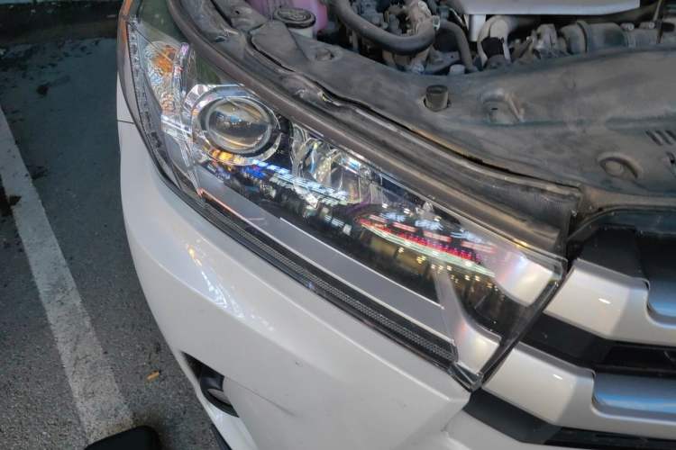 Used Toyota Highlander 2018 2.0T Four-Wheel Drive Elite Edition 7 Seats China VI Standard Right Front Headlight