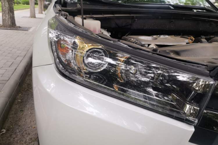 Used Toyota Highlander 2018 2.0T Four-Wheel Drive Knight Edition 7 Seats China VI Standard Right Front Headlight