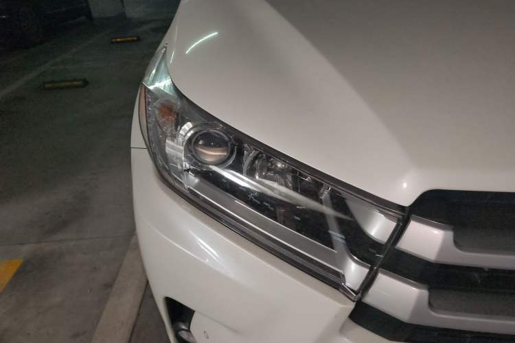 Used Toyota Highlander 2018 2.0T Four-Wheel Drive Luxury Edition 7 Seats China V Emission Standard Right Front Headlight