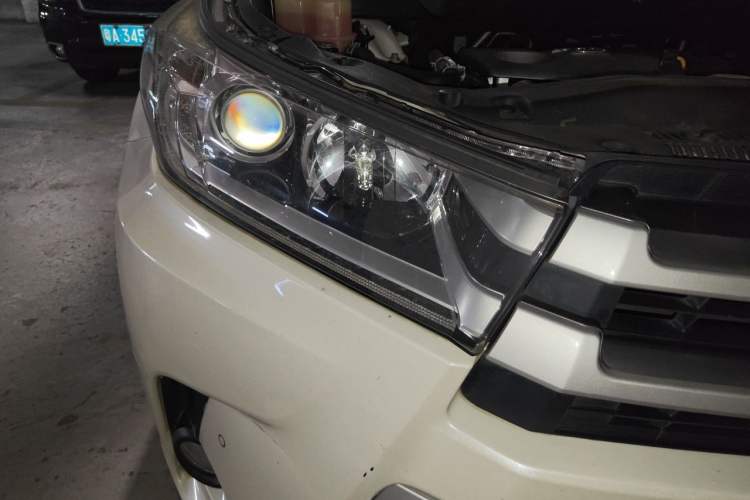 Used Toyota Highlander 2018 2.0T Four-Wheel Drive Luxury Version 7 Seats China VI Standard Right Front Headlight