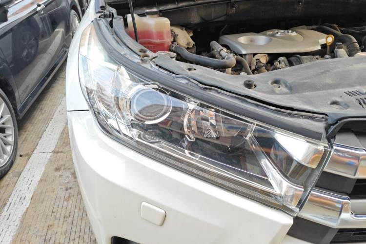 Used Toyota Highlander 2018 2.0T Four-Wheel Drive Supreme Edition 7-Seater China VI Right Front Headlight