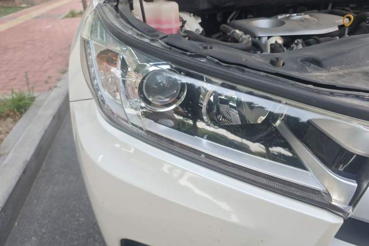 Used Toyota Highlander 2018 2.0T Four-Wheel Drive Luxury Version 7 Seats China VI Standard Right Front Headlight