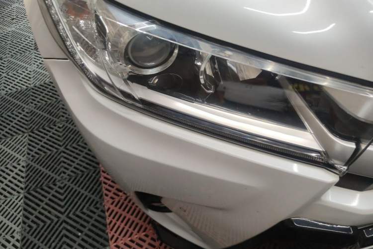 Used Toyota Highlander 2018 2.0T Four-Wheel Drive Luxury Version 7 Seats China VI Standard Right Front Headlight