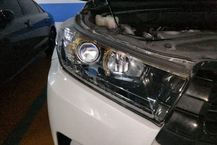 Used Toyota Highlander 2018 2.0T Four-Wheel Drive Knight Edition 7 Seats China VI Standard Right Front Headlight