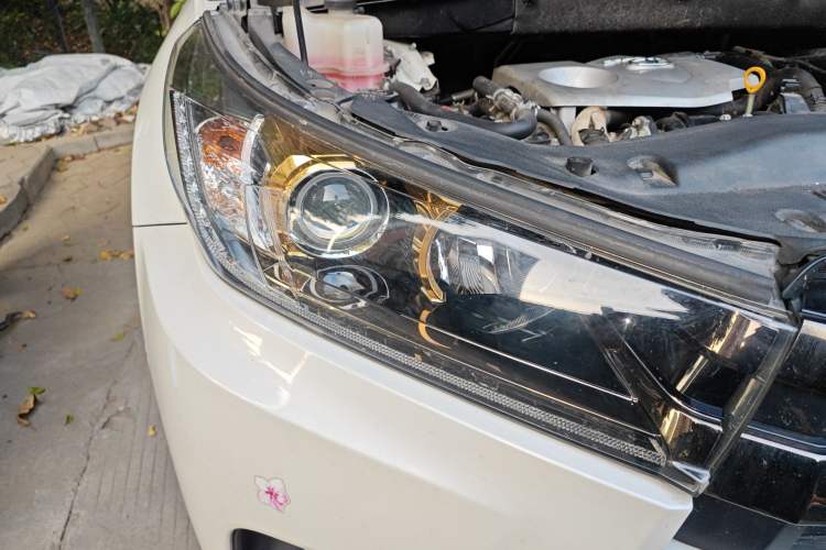 Used Toyota Highlander 2018 2.0T Four-Wheel Drive Knight Edition 7 Seats China VI Standard Right Front Headlight