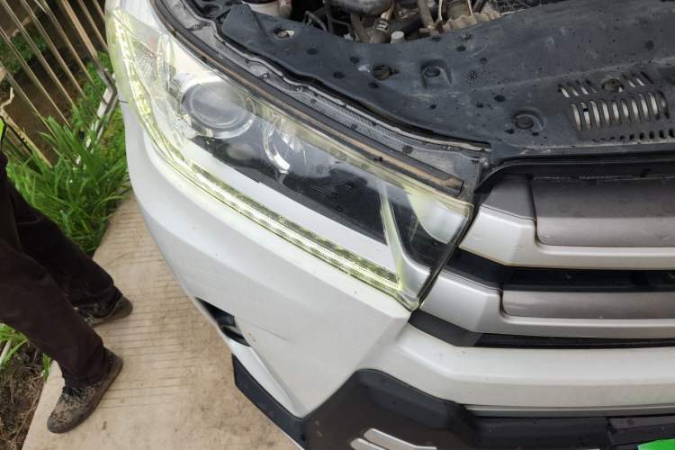 Used Toyota Highlander 2018 2.0T Four-Wheel Drive Luxury Version 7 Seats China VI Standard Right Front Headlight