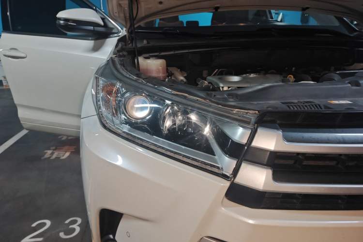 Used Toyota Highlander 2018 2.0T Four-Wheel Drive Luxury Version 7 Seats China VI Standard Right Front Headlight
