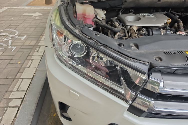 Used Toyota Highlander 2018 2.0T Four-Wheel Drive Ultimate Edition 7-Seater Emission Standard China V Right Front Headlight