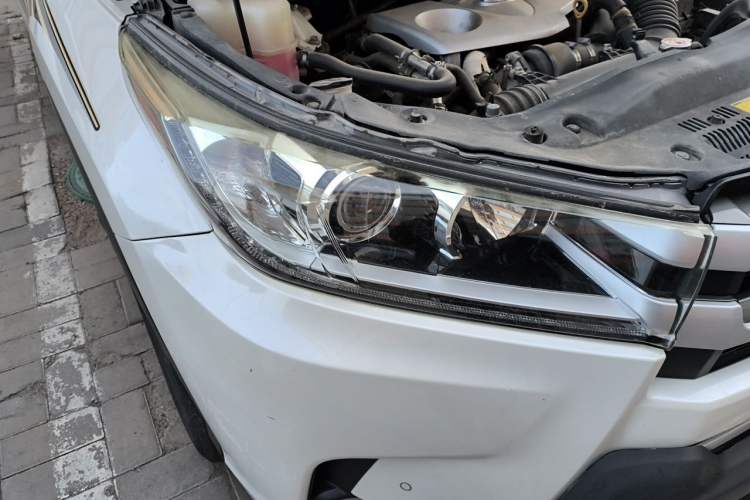 Used Toyota Highlander 2018 2.0T Four-Wheel Drive Luxury Edition 7 Seats China V Emission Standard Right Front Headlight