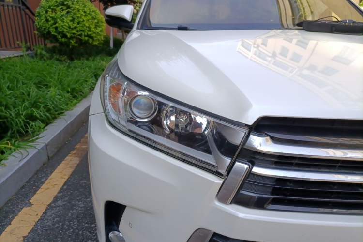 Used Toyota Highlander 2018 2.0T Four-Wheel Drive Prestige Version 7 Seats China V Emission Standard Right Front Headlight