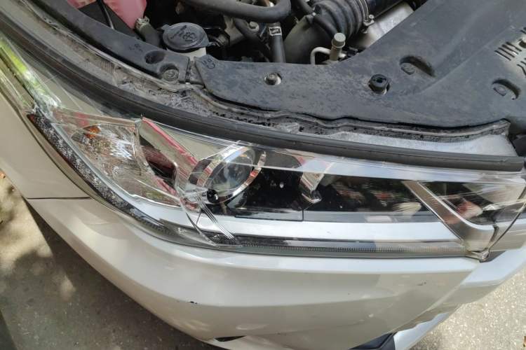 Used Toyota Highlander 2018 2.0T Four-Wheel Drive Luxury Edition 7 Seats China V Emission Standard Right Front Headlight