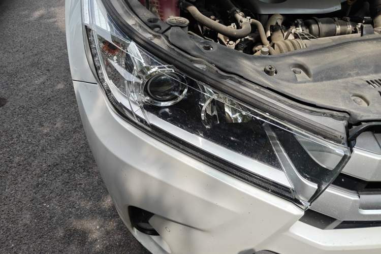 Used Toyota Highlander 2018 2.0T Four-Wheel Drive Prestige Version 7 Seats China VI Standard Right Front Headlight