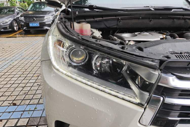 Used Toyota Highlander 2018 2.0T Four-Wheel Drive Prestige Version 7 Seats China VI Standard Right Front Headlight