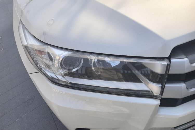 Used Toyota Highlander 2018 2.0T Four-Wheel Drive Luxury Edition 7 Seats China V Emission Standard Right Front Headlight