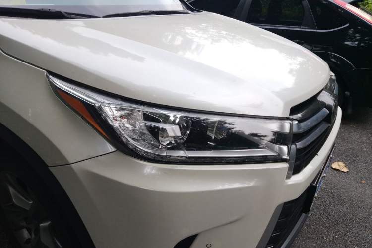 Used Toyota Highlander 2018 2.0T Four-Wheel Drive Prestige Version 7 Seats China V Emission Standard Right Front Headlight