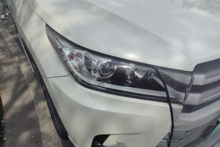 Used Toyota Highlander 2018 2.0T Two-Wheel-Drive Luxury Edition 7 Seats Emission Standard China V Right Front Headlight