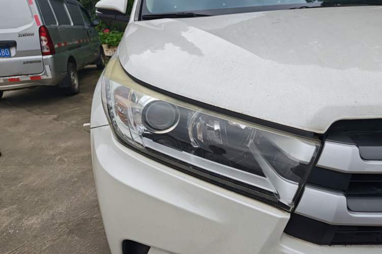 Used Toyota Highlander 2018 2.0T Four-Wheel Drive Luxury Edition 7 Seats China V Emission Standard Right Front Headlight