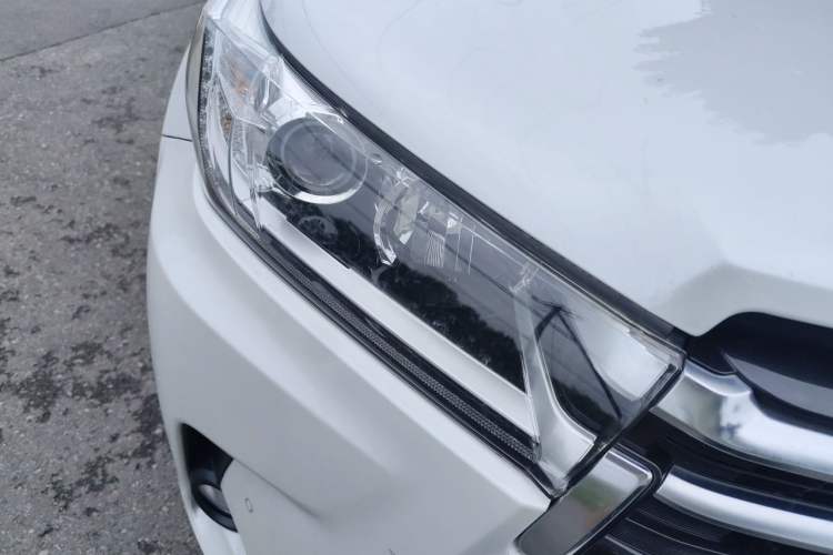 Used Toyota Highlander 2018 2.0T Four-Wheel Drive Prestige Version 7 Seats China VI Standard Right Front Headlight