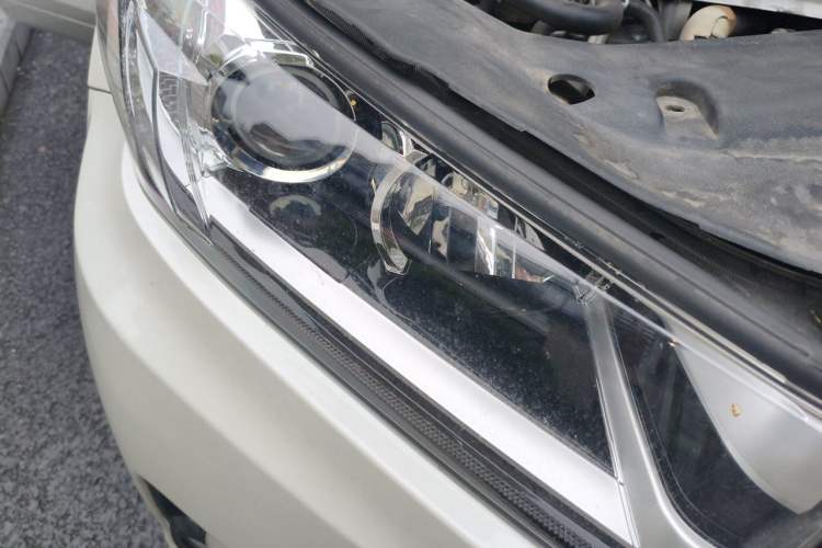Used Toyota Highlander 2018 2.0T Four-Wheel Drive Prestige Version 7 Seats China VI Standard Right Front Headlight