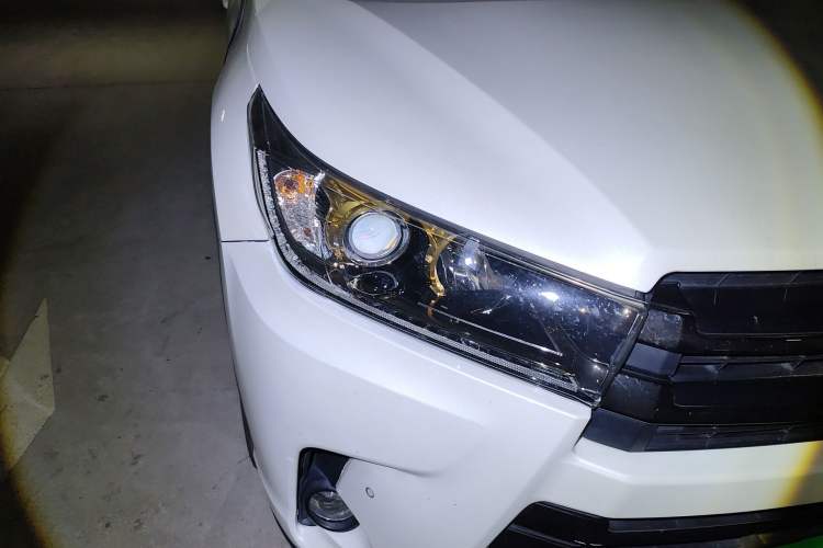 Used Toyota Highlander 2018 2.0T Four-Wheel Drive Knight Edition 7 Seats China VI Standard Right Front Headlight