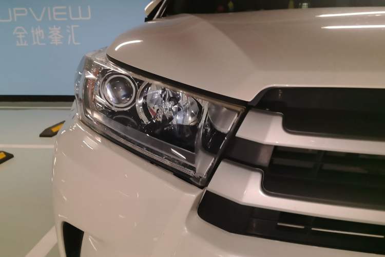 Used Toyota Highlander 2018 2.0T Four-Wheel Drive Luxury Version 7 Seats China VI Standard Right Front Headlight
