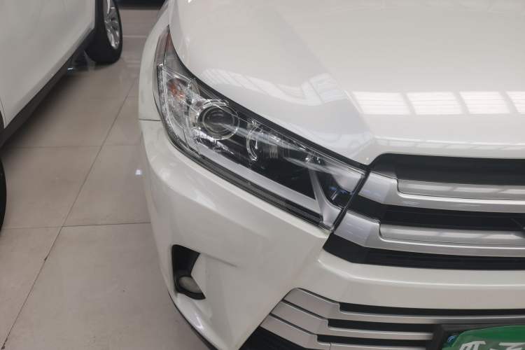 Used Toyota Highlander 2018 2.0T Four-Wheel Drive Luxury Edition 7 Seats China V Emission Standard Right Front Headlight