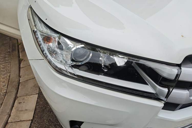 Used Toyota Highlander 2018 2.0T Four-Wheel Drive Prestige Version 7 Seats China V Emission Standard Right Front Headlight