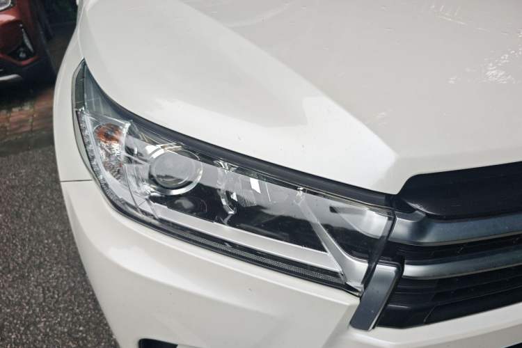 Used Toyota Highlander 2018 2.0T Four-Wheel Drive Prestige Version 7 Seats China VI Standard Right Front Headlight