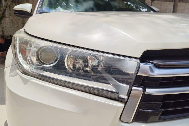 Used Toyota Highlander 2018 2.0T Four-Wheel Drive Prestige Version 7 Seats China VI Standard Right Front Headlight