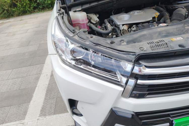 Used Toyota Highlander 2018 2.0T Four-Wheel Drive Prestige Version 7 Seats China VI Standard Right Front Headlight