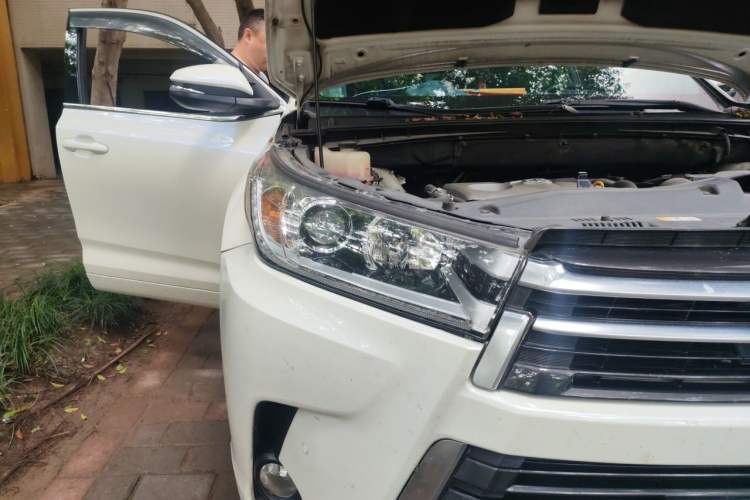 Used Toyota Highlander 2018 2.0T Four-Wheel Drive Prestige Version 7 Seats China V Emission Standard Right Front Headlight