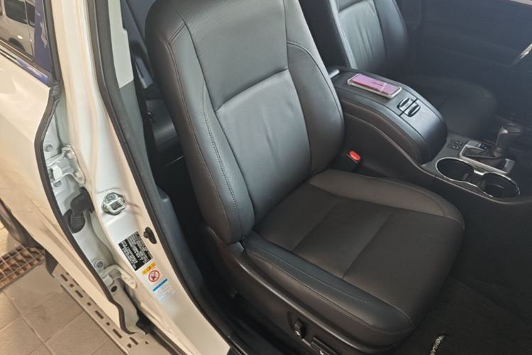 Used Toyota Highlander 2018 2.0T Four-Wheel Drive Luxury Version 7 Seats China VI Standard Right Front Seat