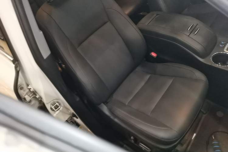 Used Toyota Highlander 2018 2.0T Four-Wheel Drive Luxury Version 7 Seats China VI Standard Right Front Seat