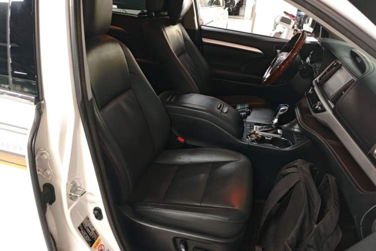 Used Toyota Highlander 2018 2.0T Four-Wheel Drive Luxury Version 7 Seats China VI Standard Right Front Seat