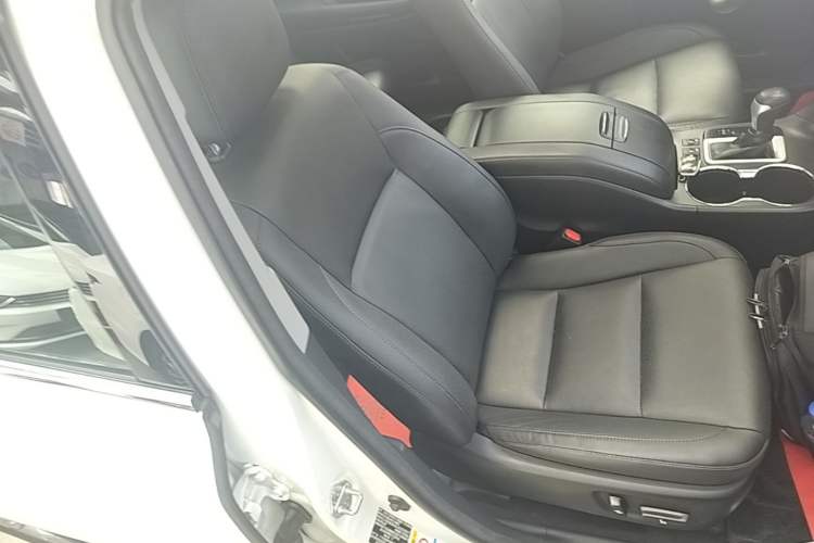 Used Toyota Highlander 2018 2.0T Four-Wheel Drive Luxury Edition 7 Seats China V Emission Standard Right Front Seat