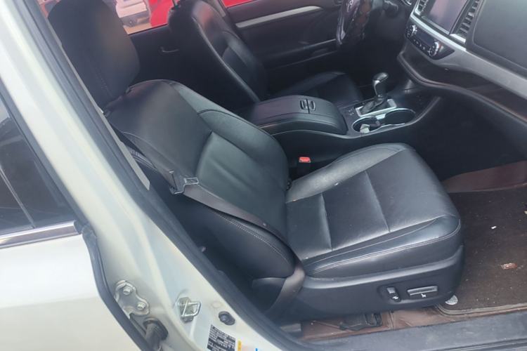 Used Toyota Highlander 2018 2.0T Four-Wheel Drive Luxury Version 7 Seats China VI Standard Right Front Seat