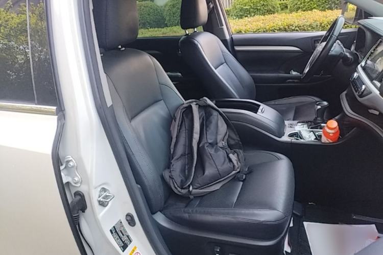 Used Toyota Highlander 2018 2.0T Two-Wheel-Drive Luxury Edition 7 Seats Emission Standard China V Right Front Seat