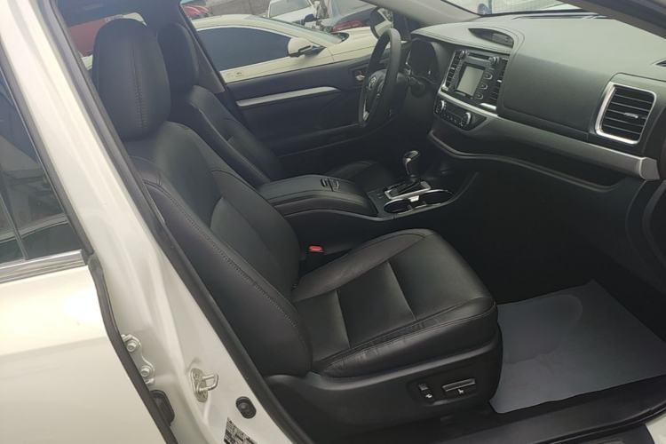 Used Toyota Highlander 2018 2.0T Four-Wheel Drive Luxury Edition 7 Seats China V Emission Standard Right Front Seat