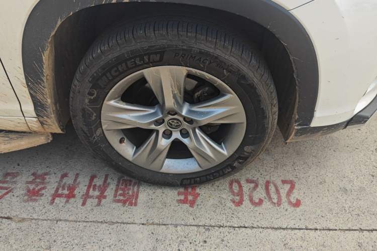 Used Toyota Highlander 2018 2.0T Four-Wheel Drive Prestige Version 7 Seats China VI Standard Right Front Wheel Hub