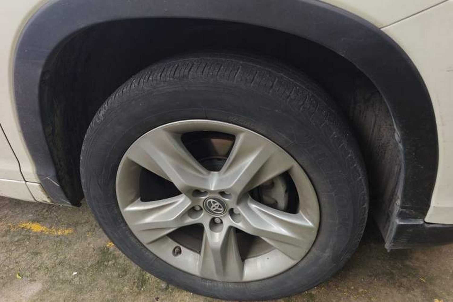 Used Toyota Highlander 2018 2.0T Four-Wheel Drive Prestige Version 7 Seats China VI Standard Right Front Wheel Hub