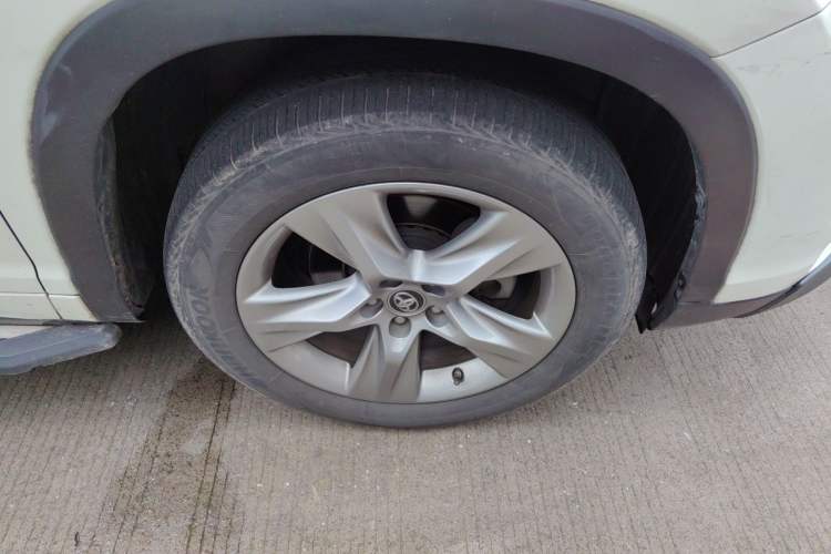Used Toyota Highlander 2018 2.0T Four-Wheel Drive Luxury Edition 7 Seats China V Emission Standard Right Front Wheel Hub